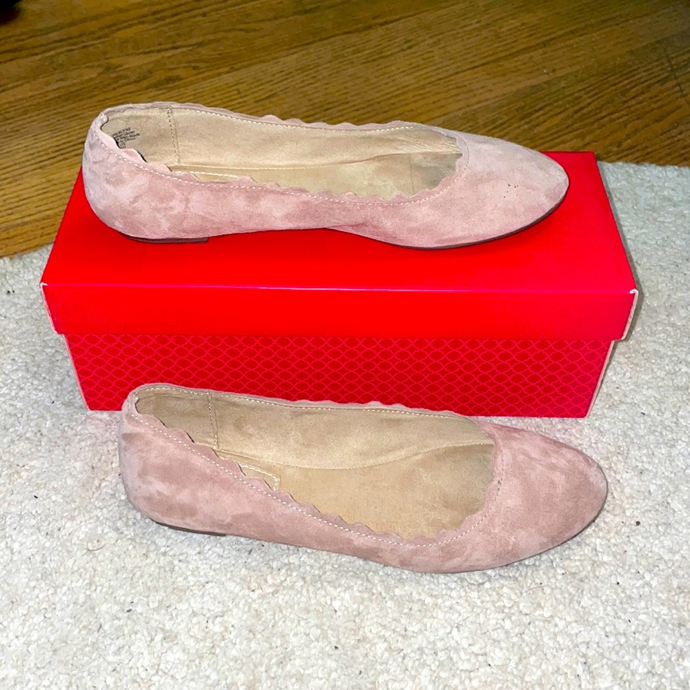 Women’s pink slip on shoe only worn once. with box. size 8